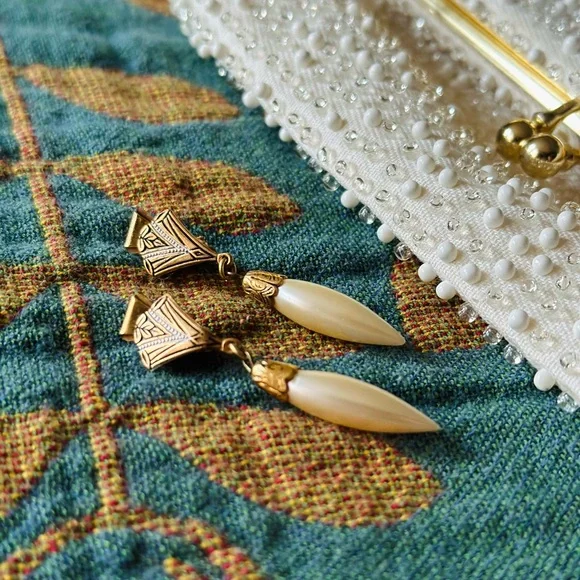 Vintage embellished clutch and earring set - Picture 4 of 15